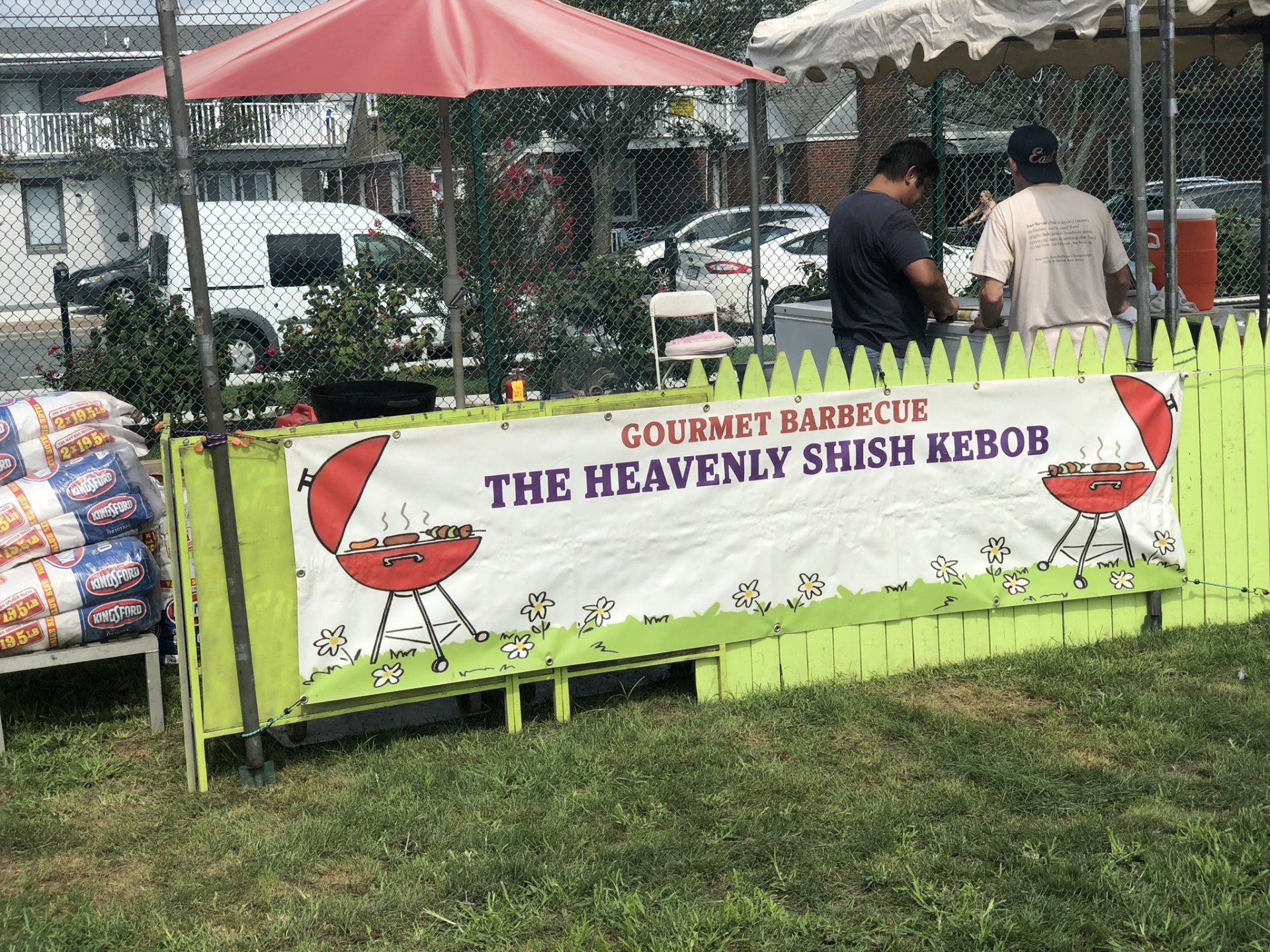 A barbecue stand with a sign that says the heavenly kush rebob