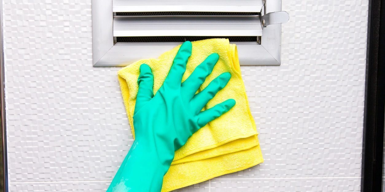 Worker Cleaning the Wall – Sparks, Nevada – D&D Elite Construction