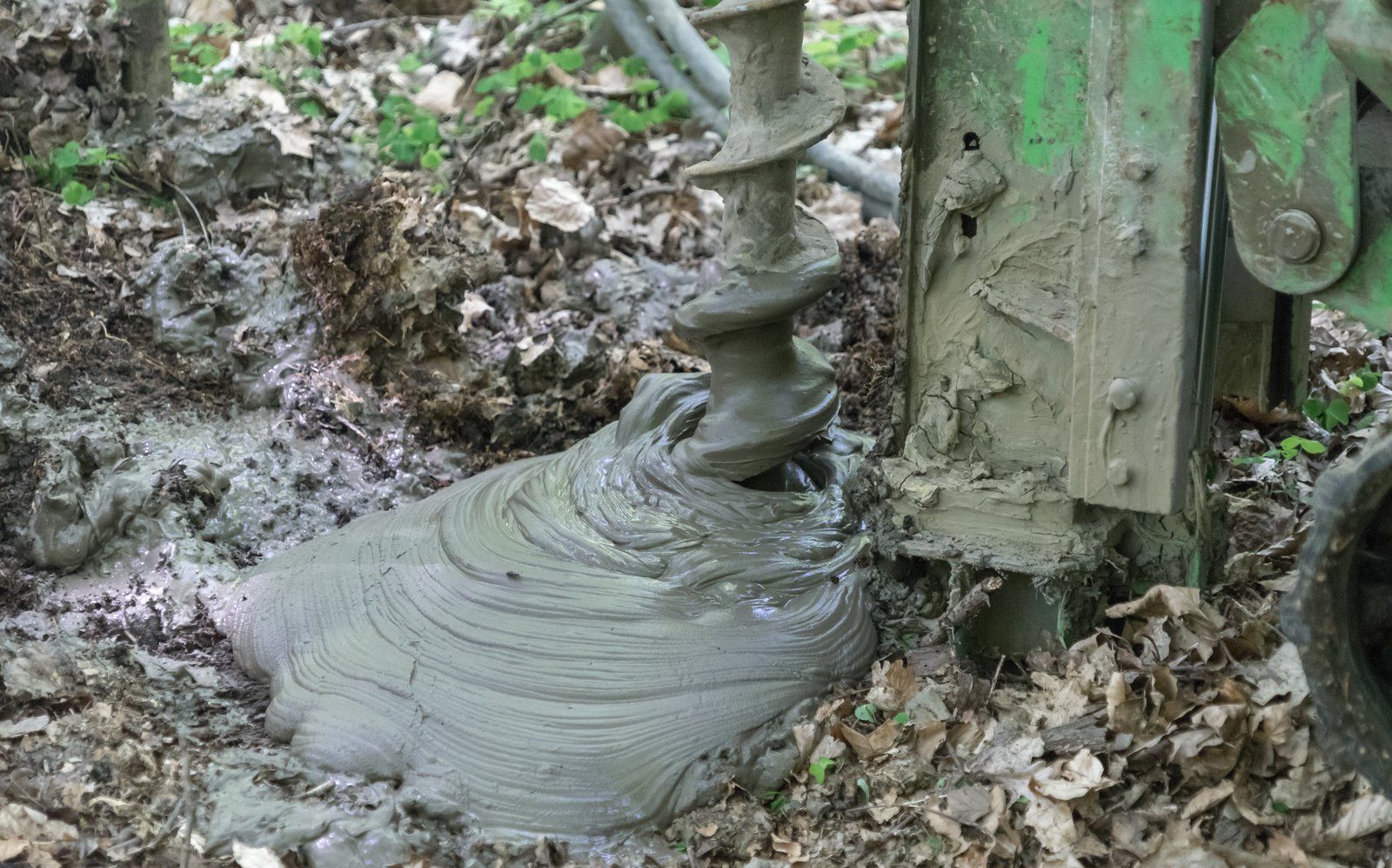 machine drilling the mud