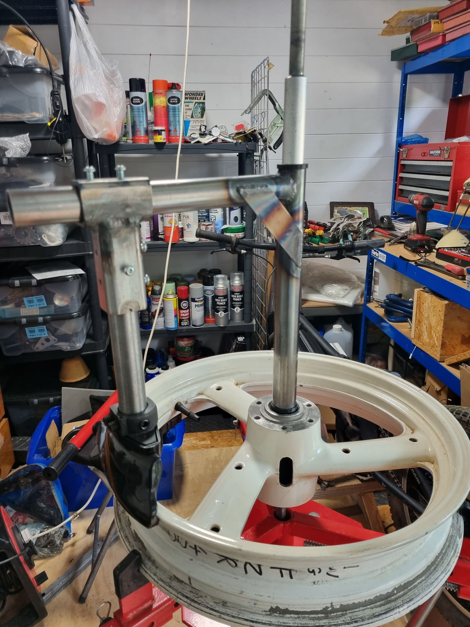 First version of rotary duck head tyre changer