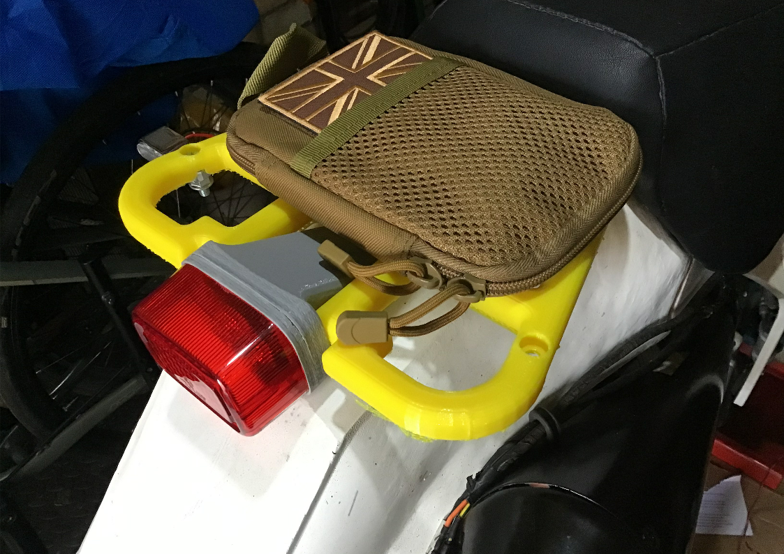 3D printed rear rack and motorcycle fender bag