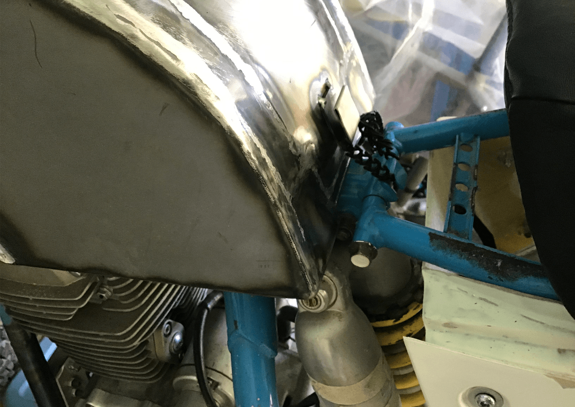 Mounting the fuel tank