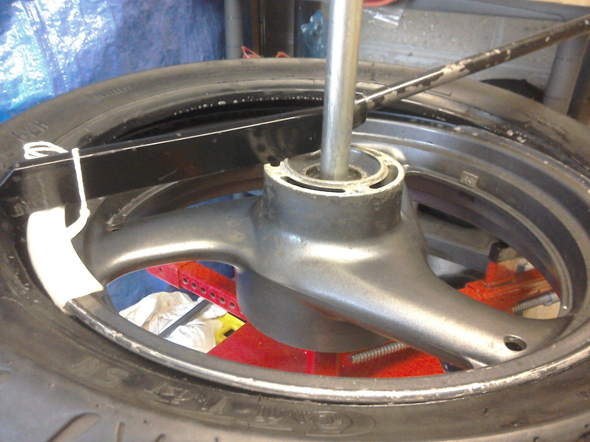 Mounting a tyre using standard Sealey tyre bar