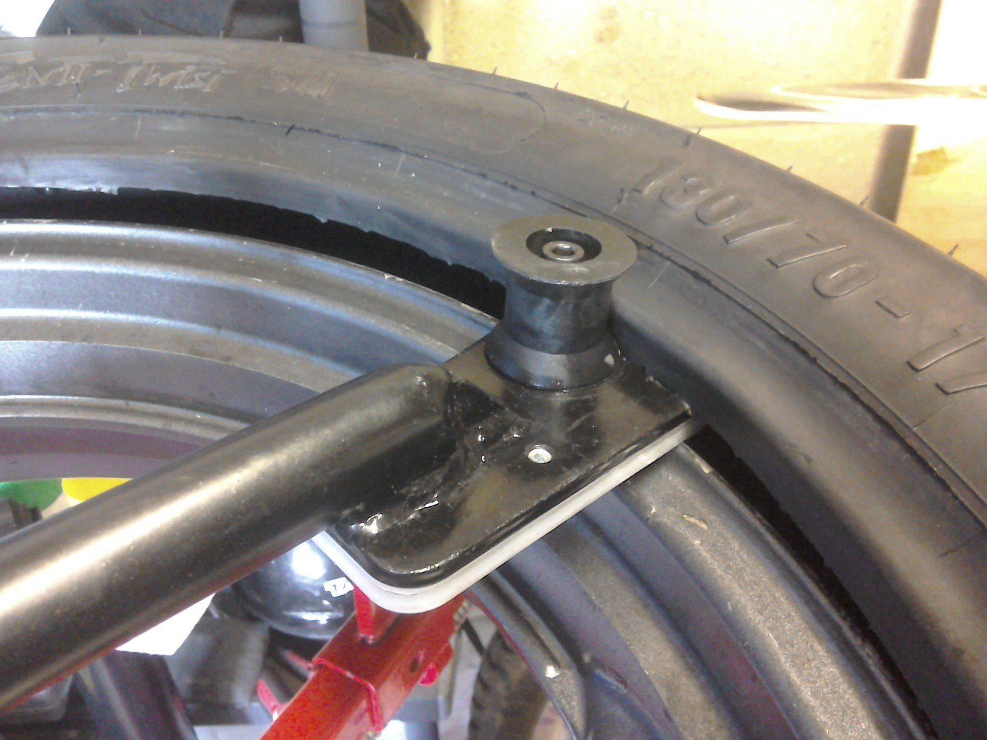 TC963 tyre mounting