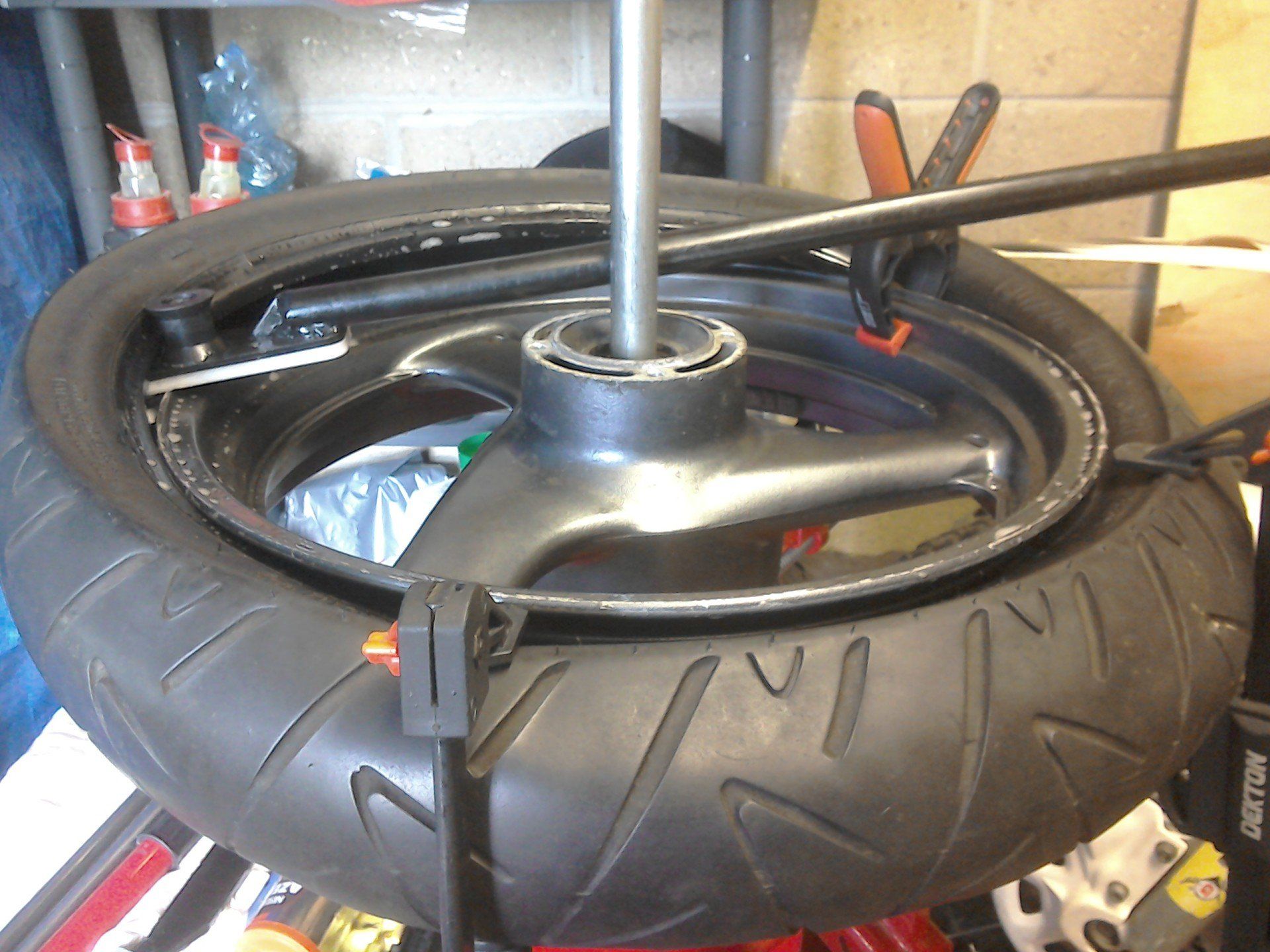 TC963 tyre bar