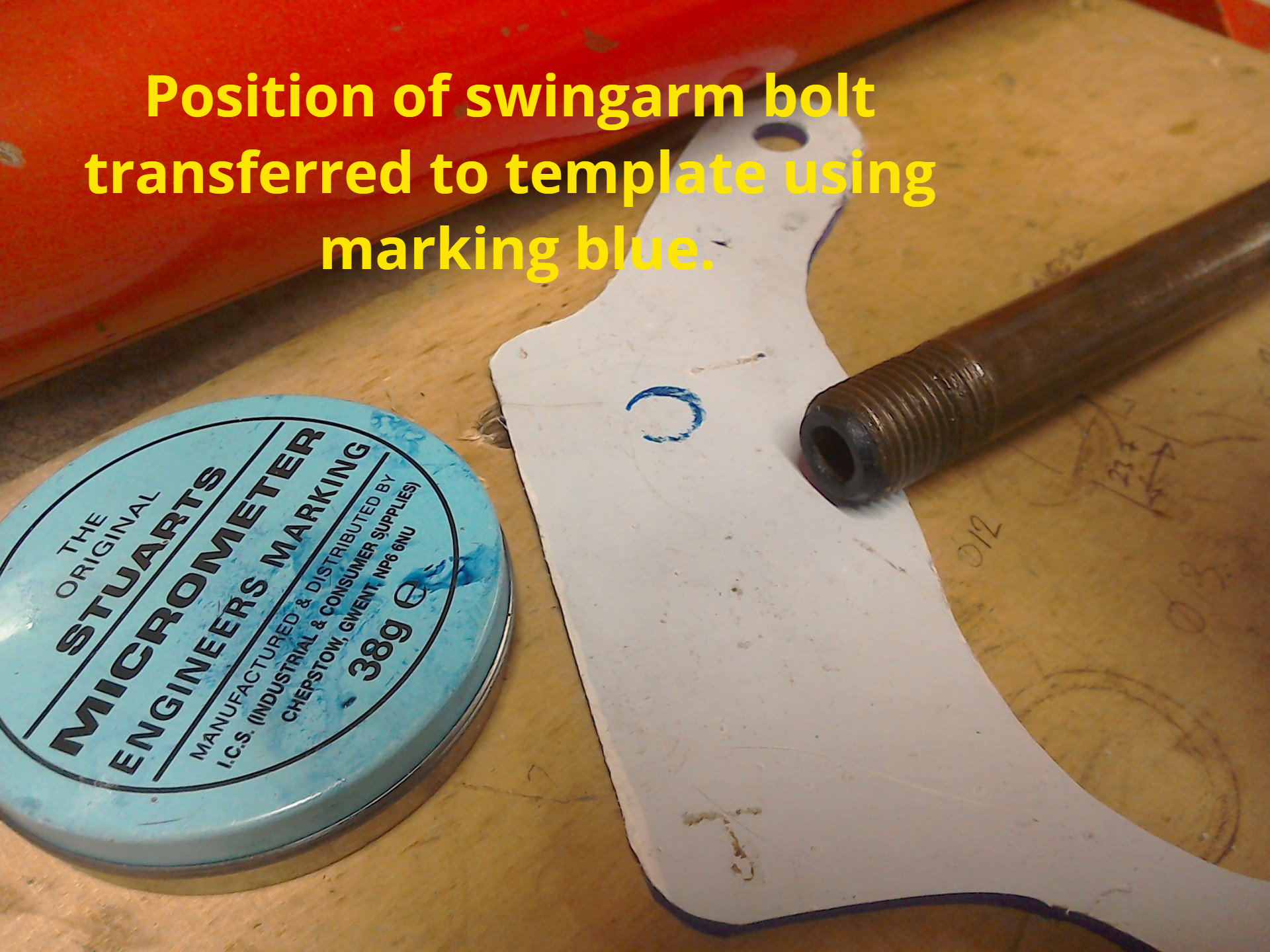 Marking swingarm bolt position using marking blue
