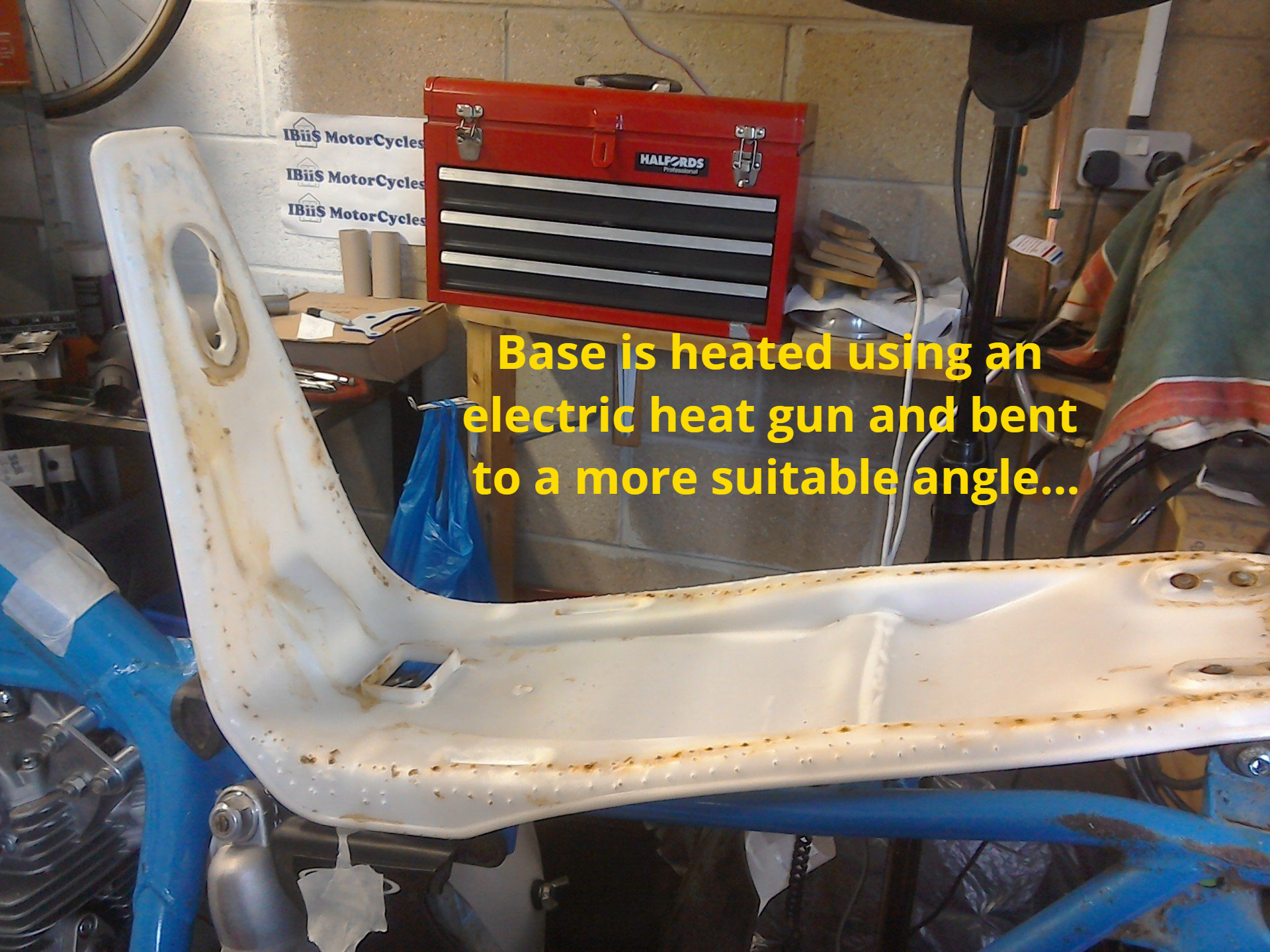 Moulding seat base using heat
