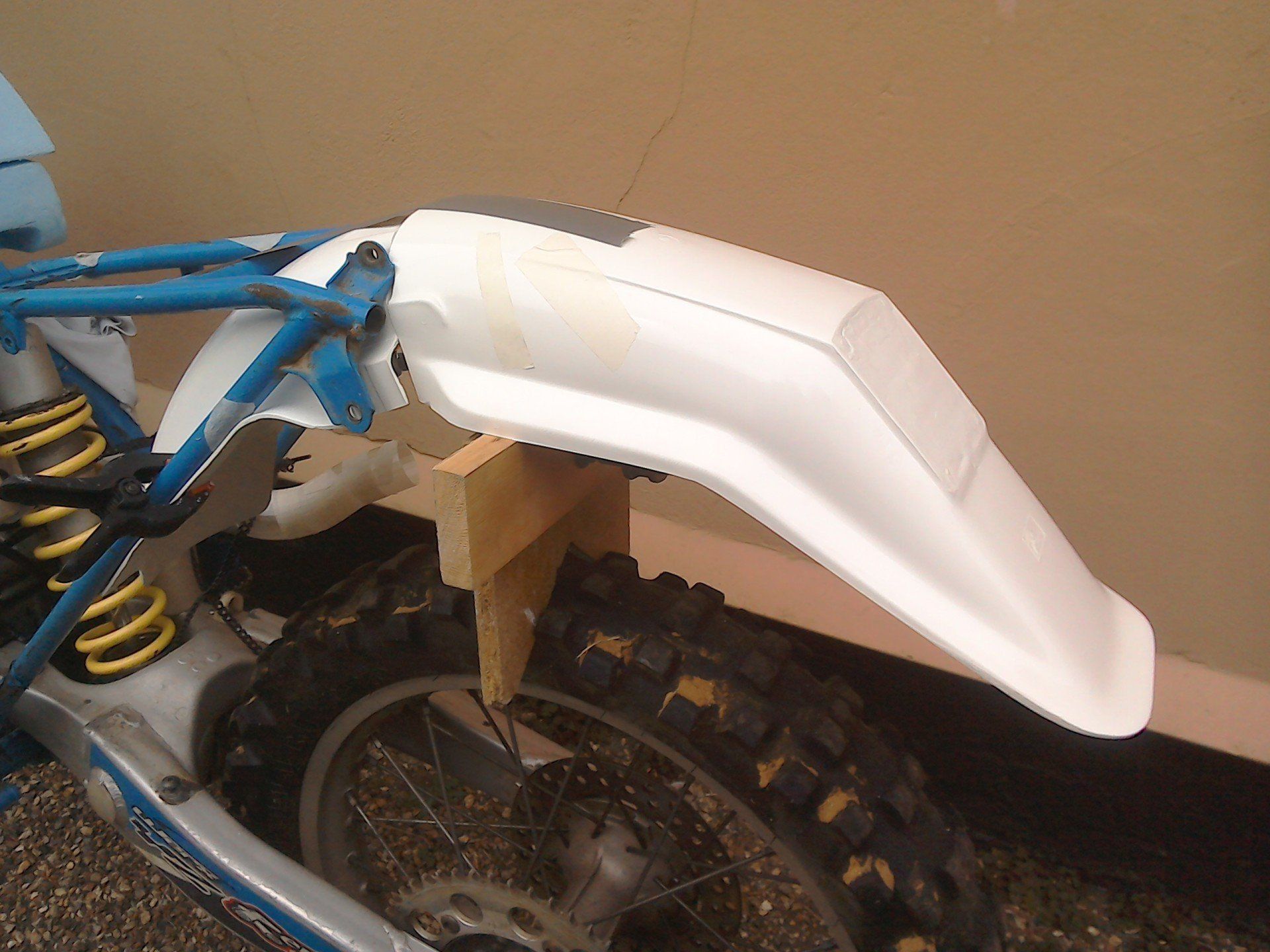 Joining two GRP mudguards