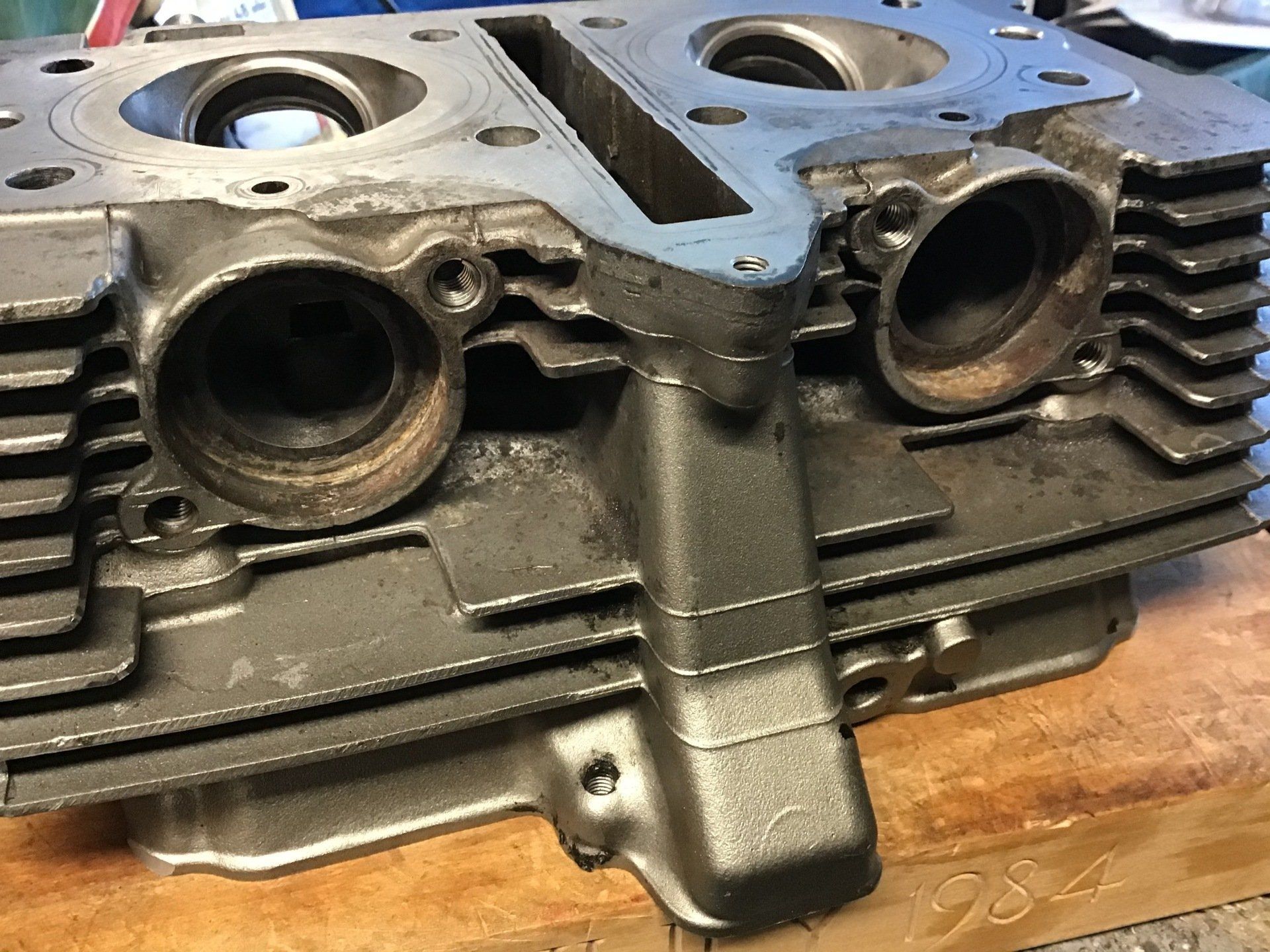 GS500 cylinder head fitted with thread inserts