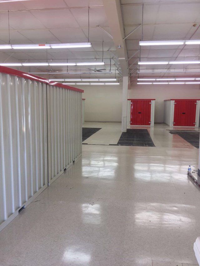 THE GROWING FUTURE OF SELF STORAGE WITH COVER-TECH INC. PORTABLE CONTAINERS TOLL FREE: 1 888 325-5757