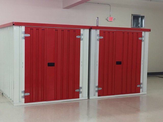 THE GROWING FUTURE OF SELF STORAGE WITH COVER-TECH INC. PORTABLE CONTAINERS TOLL FREE: 1 888 325-5757