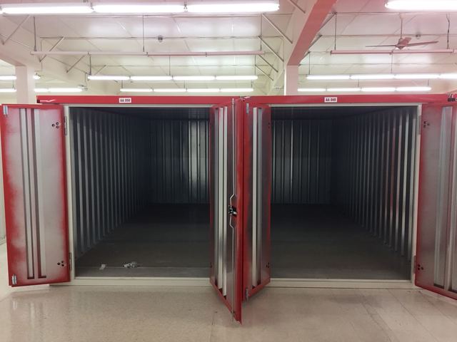 THE GROWING FUTURE OF SELF STORAGE WITH COVER-TECH INC. PORTABLE CONTAINERS TOLL FREE: 1 888 325-5757