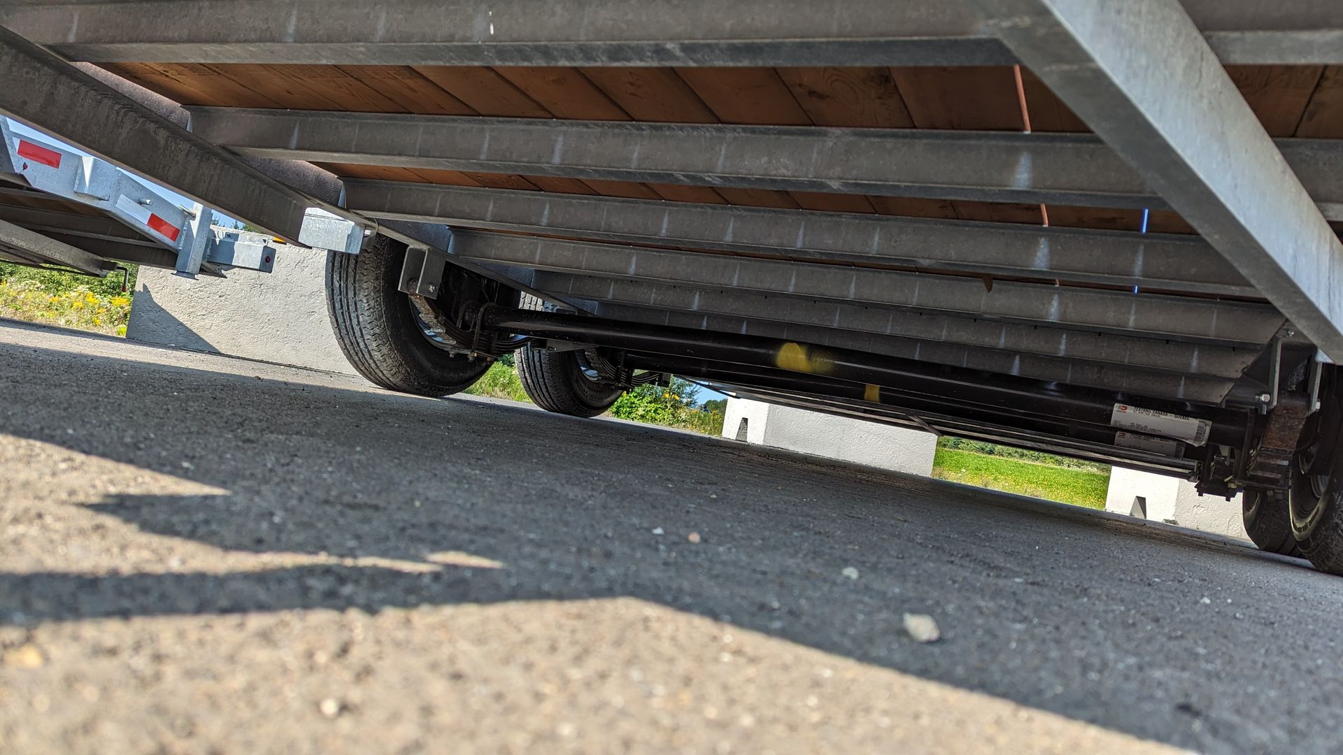 A trailer is sitting on the side of a road.