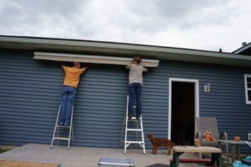 Wall Mount Quick Install Guide Take the awning out of the box and lift into place.