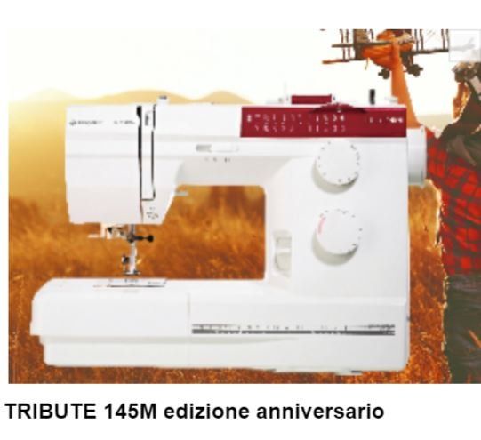 Una macchina da cucire bianca con la scritta 