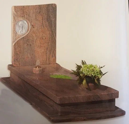 tomba con lapide in marmo