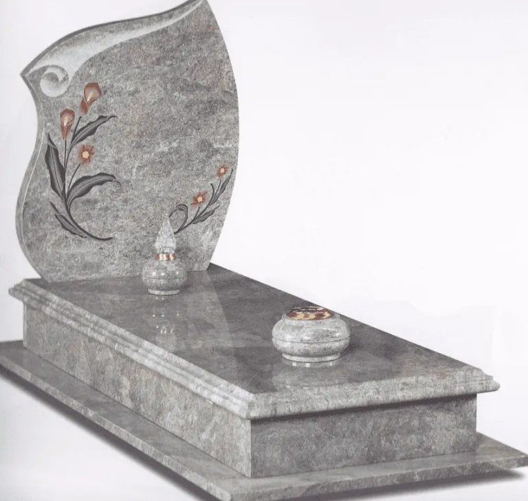 tomba e lapide sagomata