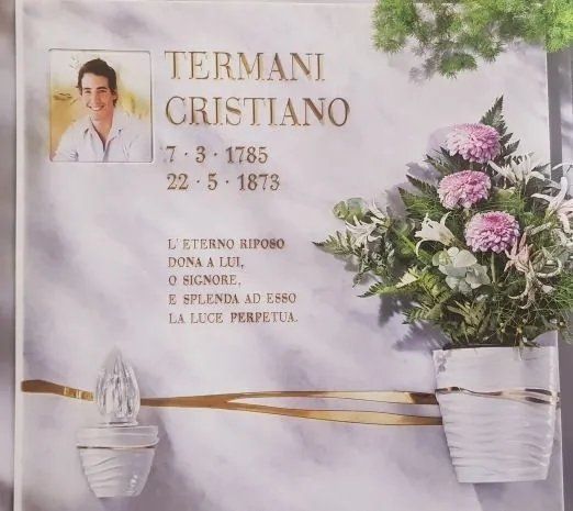 loculo con foto e portavaso