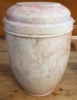 urna cineraria in ceramica a rilievo