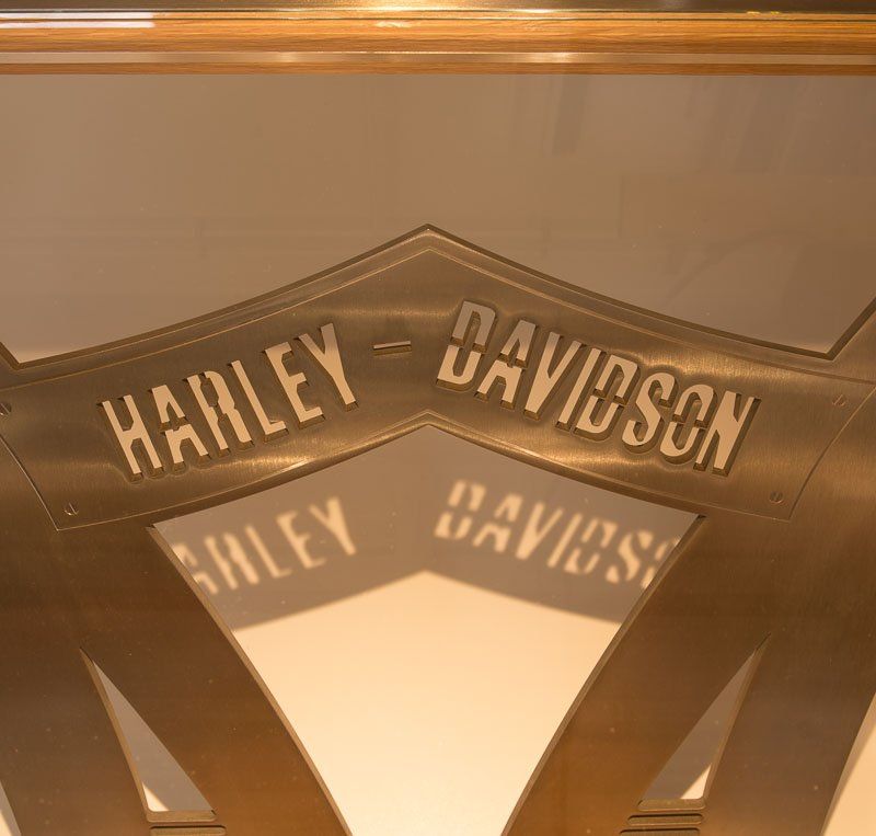 Der Heinisch Tisch - Harley Davidson , Bobbersitze , Heinisch Table , echter Harley Davidson Motor , luxury Möbelmanufaktur, modern, Tischgestell, Frame, Sockeldesign, customized