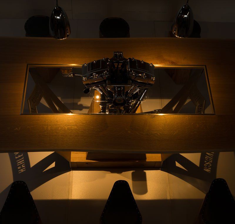 Der Heinisch Tisch - Harley Davidson , Bobbersitze , Heinisch Table , echter Harley Davidson Motor , luxury Möbelmanufaktur, modern, light, original engine, customized