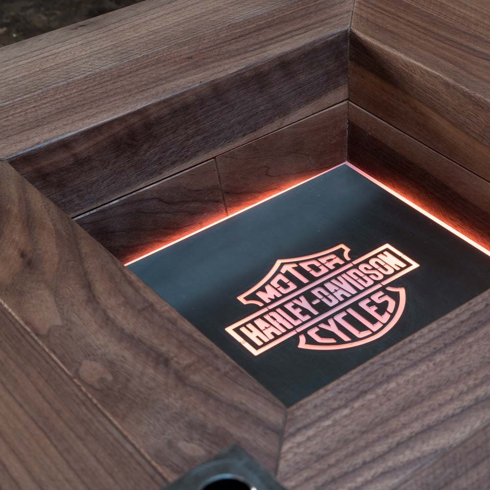 Die Heinisch - Stehtische, Stehtisch mit Beleuchtung und kundenspezialisiertem Text oder Logo, bar-height bistro table with lighting  and customized text or logo, luxury, Möbelmanufaktur, Heinisch Manufactory, modern, customized, Option mit Mulde und Beleuchtung durch das Harley-Davidson Logo, option  with hollow and Lightning through the Harley-Davidson logo