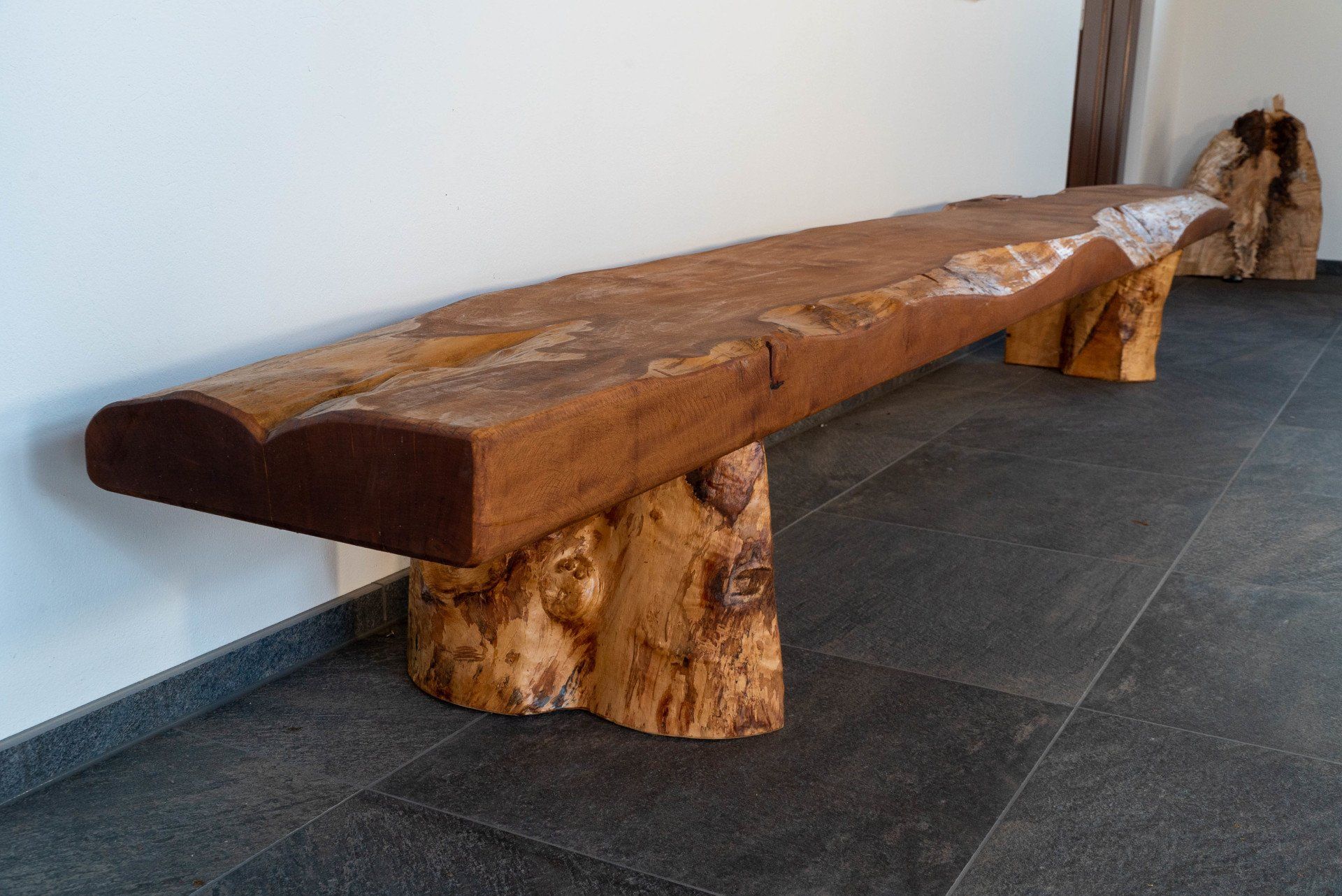 Die Heinisch - Bänke, benches, Bank mit Beleuchtung, bench with lighting, luxury, Möbelmanufaktur, Heinisch Manufactory, modern, customized, Nussbaumholz, walnuttree wood