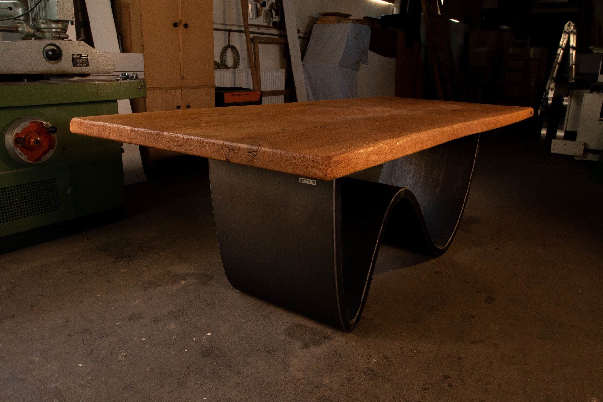 Der HEINISCH - Spanobjekttisch, Tisch, Thementisch,  HEINISCH Table, table frame, Span, luxury, Möbelmanufaktur, Heinisch Manufactory, modern design, Tabletop, Tischplatte, Eiche, oak