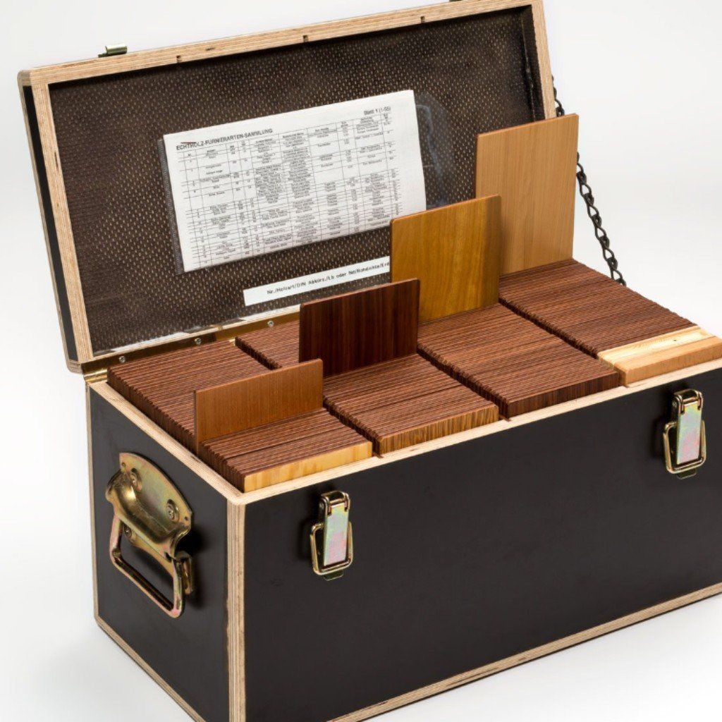 Die Heinisch - Stehtische, Stehtisch mit Beleuchtung und kundenspezialisiertem Text oder Logo, bar-height bistro table with lighting  and customized text or logo, luxury, Möbelmanufaktur, Heinisch Manufactory, modern, customized, Holzauswahl, woodoptions