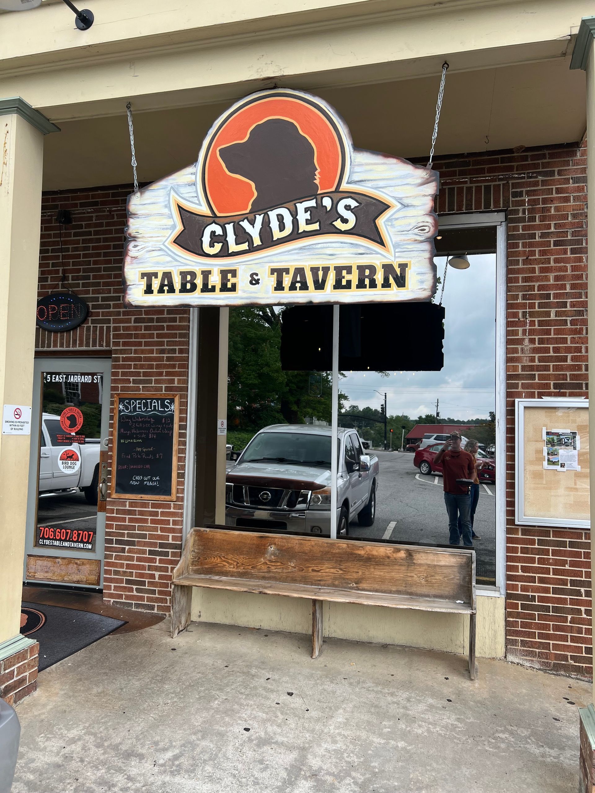 A brick building with a sign that says clyde 's table tavern