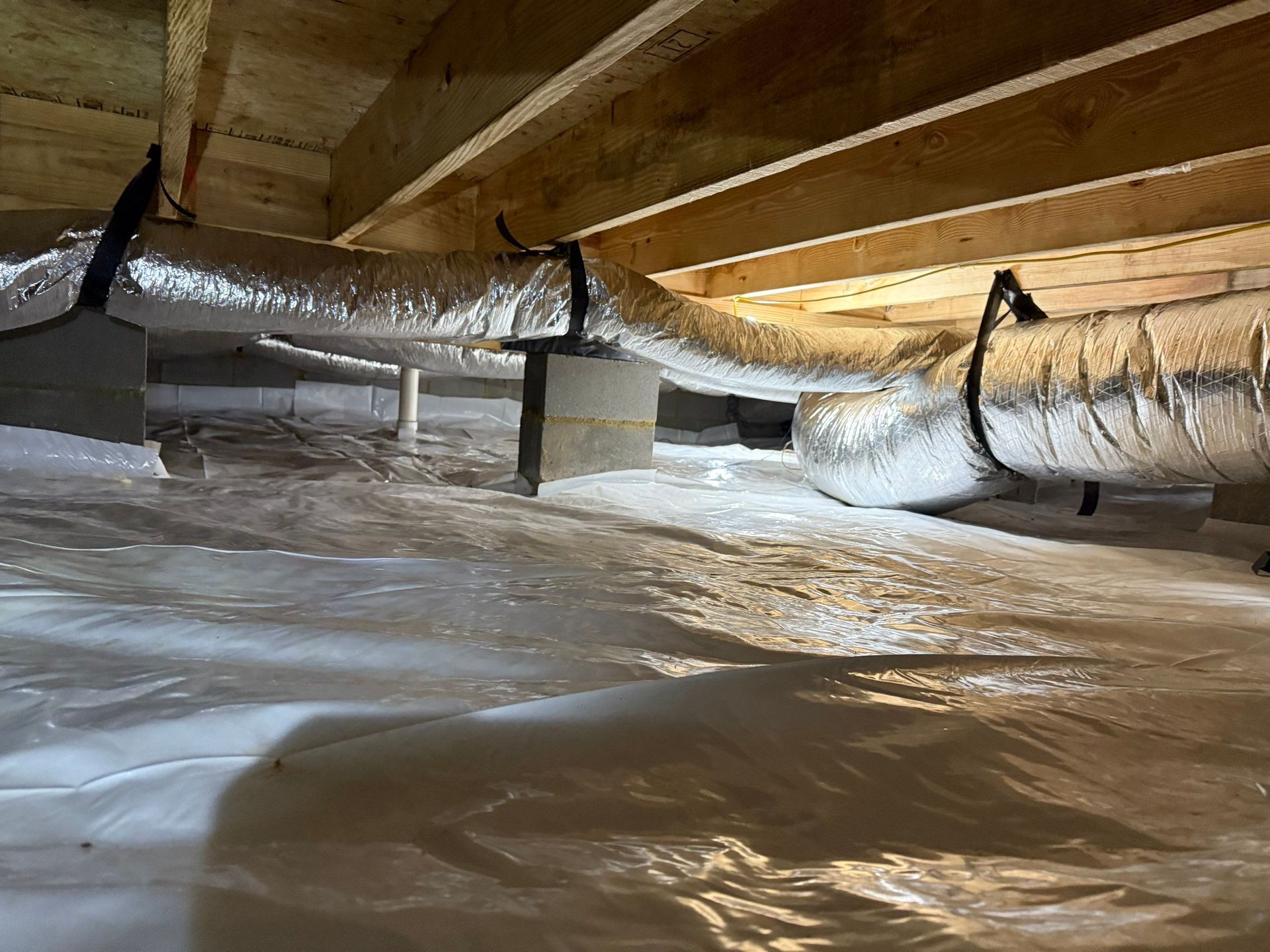 Hybrid encapsulation clean crawl space vapor barrier Running Man neighborhood of Yorktown.