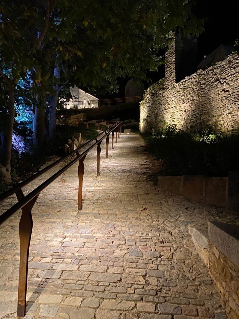 rampe en acier fabriquée pour le patrimoine autour d'un chateau