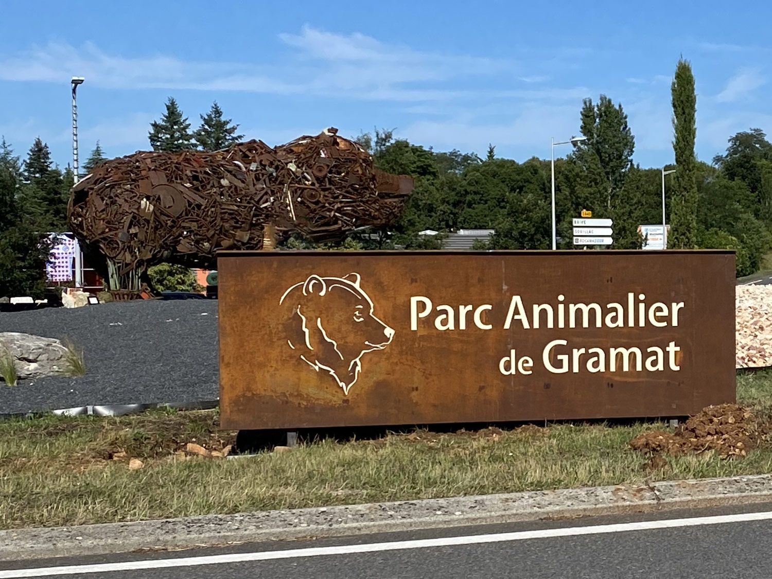 panneau signalétique en acier corten au parc animalier de gramat