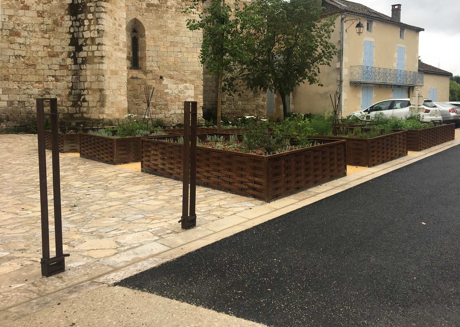 grandes jardinières tressées en acier corten