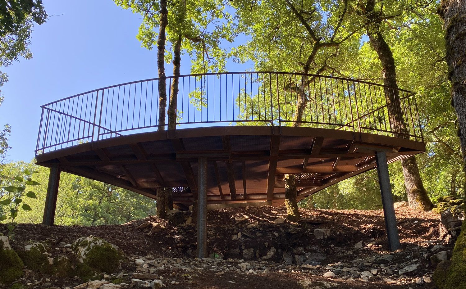 plate-forme réalisée en acier corten