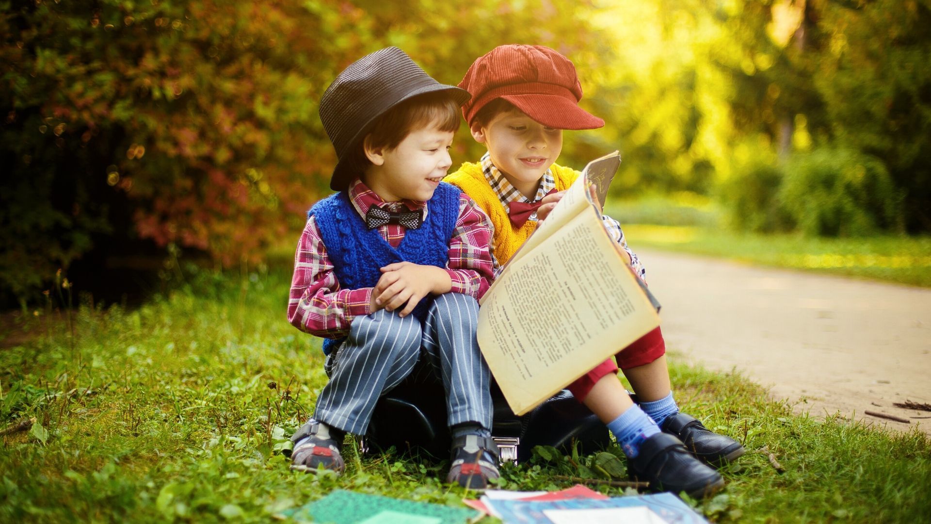 Meninos lendo clube de leitura