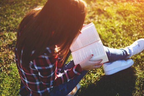 menina leitura proveitosa