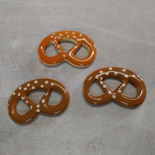 ユニークな箸置きやアクセサリーになるプレッツェル