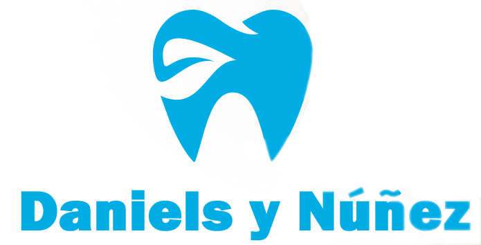 logo daniels y nuñez