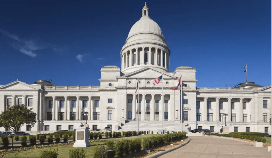 image of arkansas state capital building