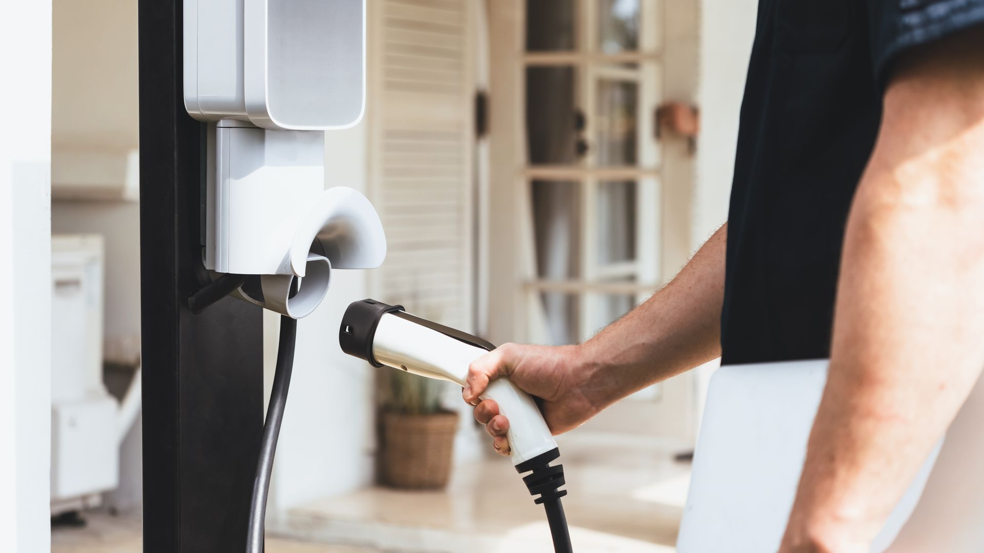 Sähköautojen latausasemien asennukset Kauniaisissa