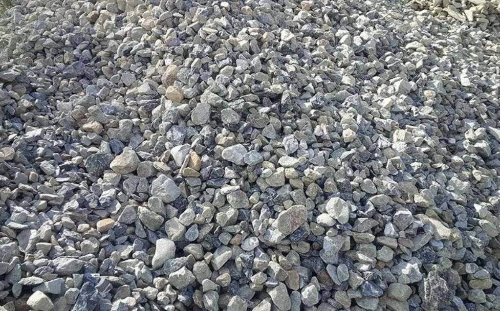 prodotti inerti per edilizia: sabbie, pietrisco, terre e stabilizzanti, massi di arenaria, materiali di recupero La Spezia