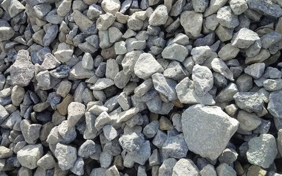 prodotti inerti per edilizia: sabbie, pietrisco, terre e stabilizzanti, massi di arenaria, materiali di recupero La Spezia