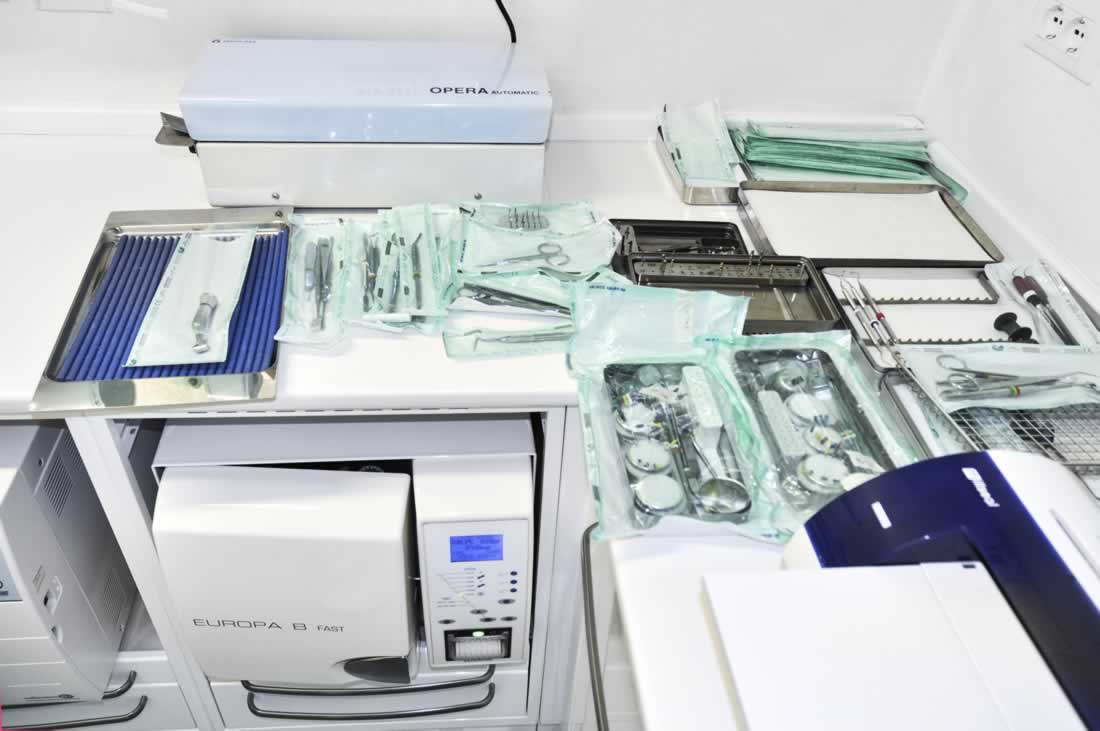 Strumenti dentista sterilizzati