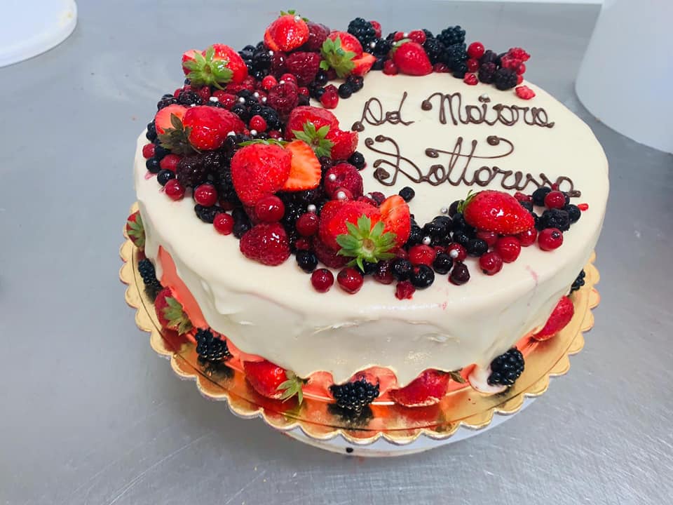 torta di compleanno alla frutta