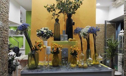 Guarnizioni di vetro, fiori di stelo lungo,fiori gialle in contrasto