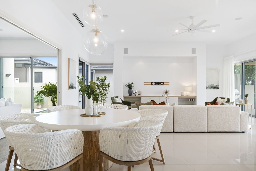 There is a dining table and chairs in the middle of the room.