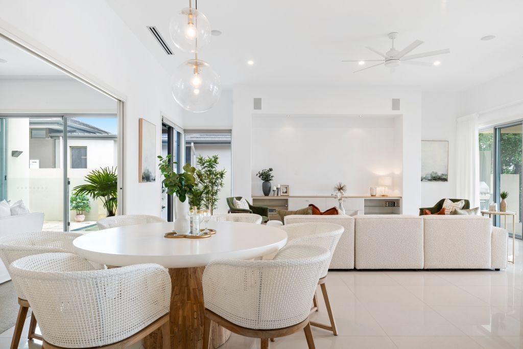 There is a dining table and chairs in the middle of the room.