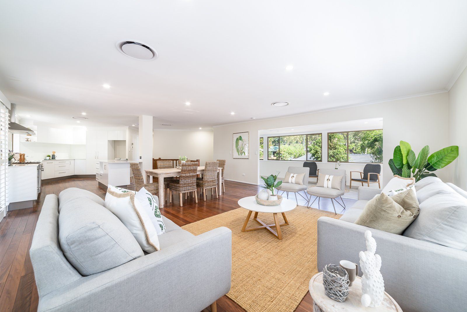 A living room filled with furniture and a table.