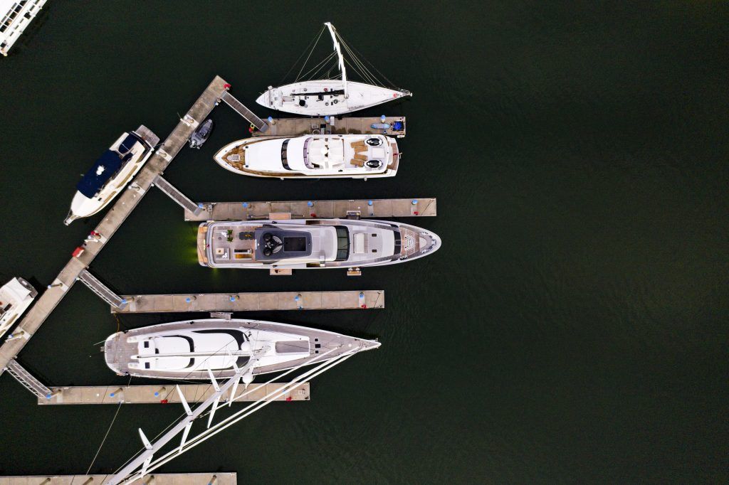 A group of boats are docked in a marina.